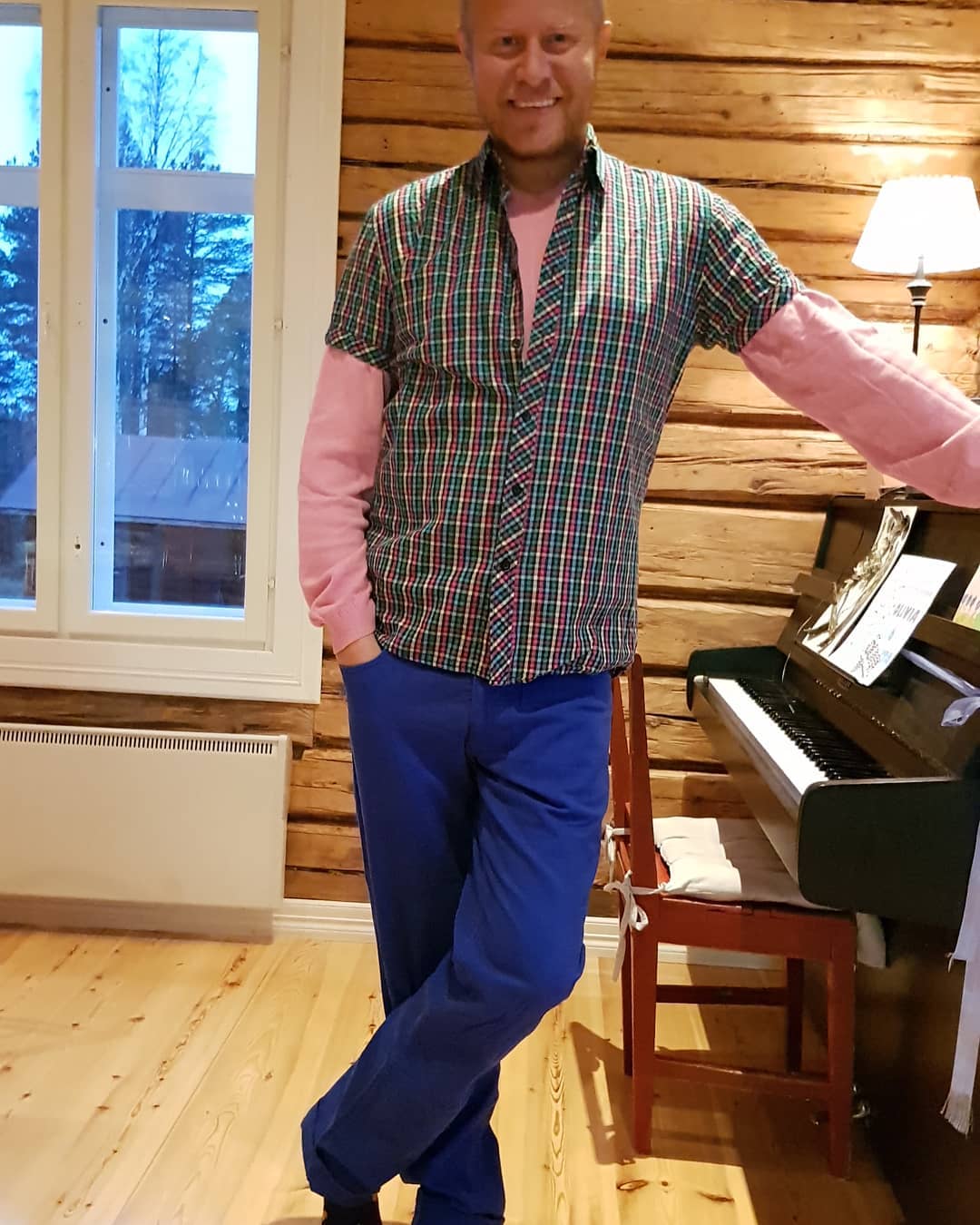 Lauri Salovaara klädd av ett barn